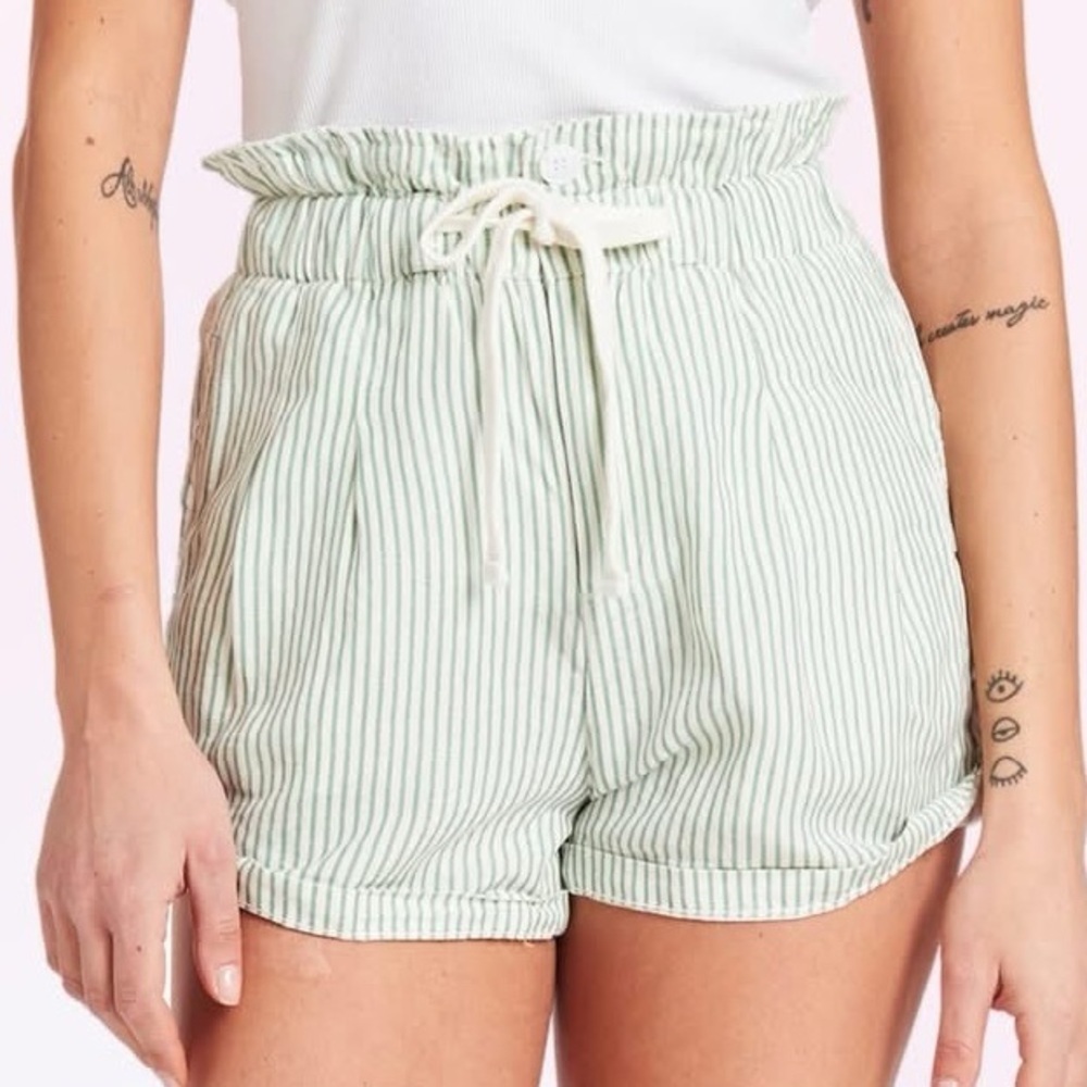 Tractr Green Striped Paperbag Shorts Size 12/31 High Rise
